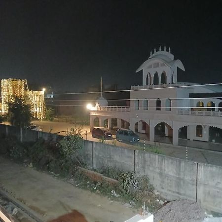 Hotel Jaipur In, Jatipura Parikrama Marg Near Mukharvind Temple Govardhan Екстер'єр фото