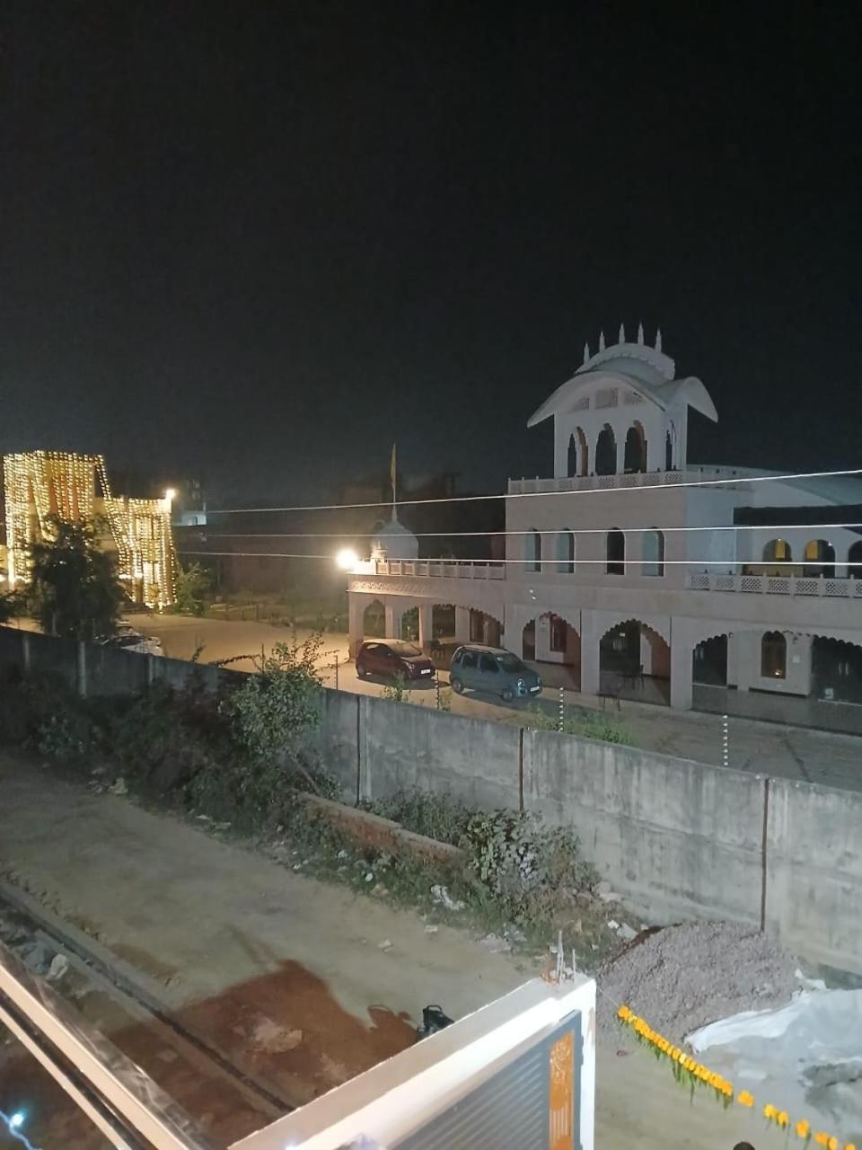 Hotel Jaipur In, Jatipura Parikrama Marg Near Mukharvind Temple Govardhan Екстер'єр фото