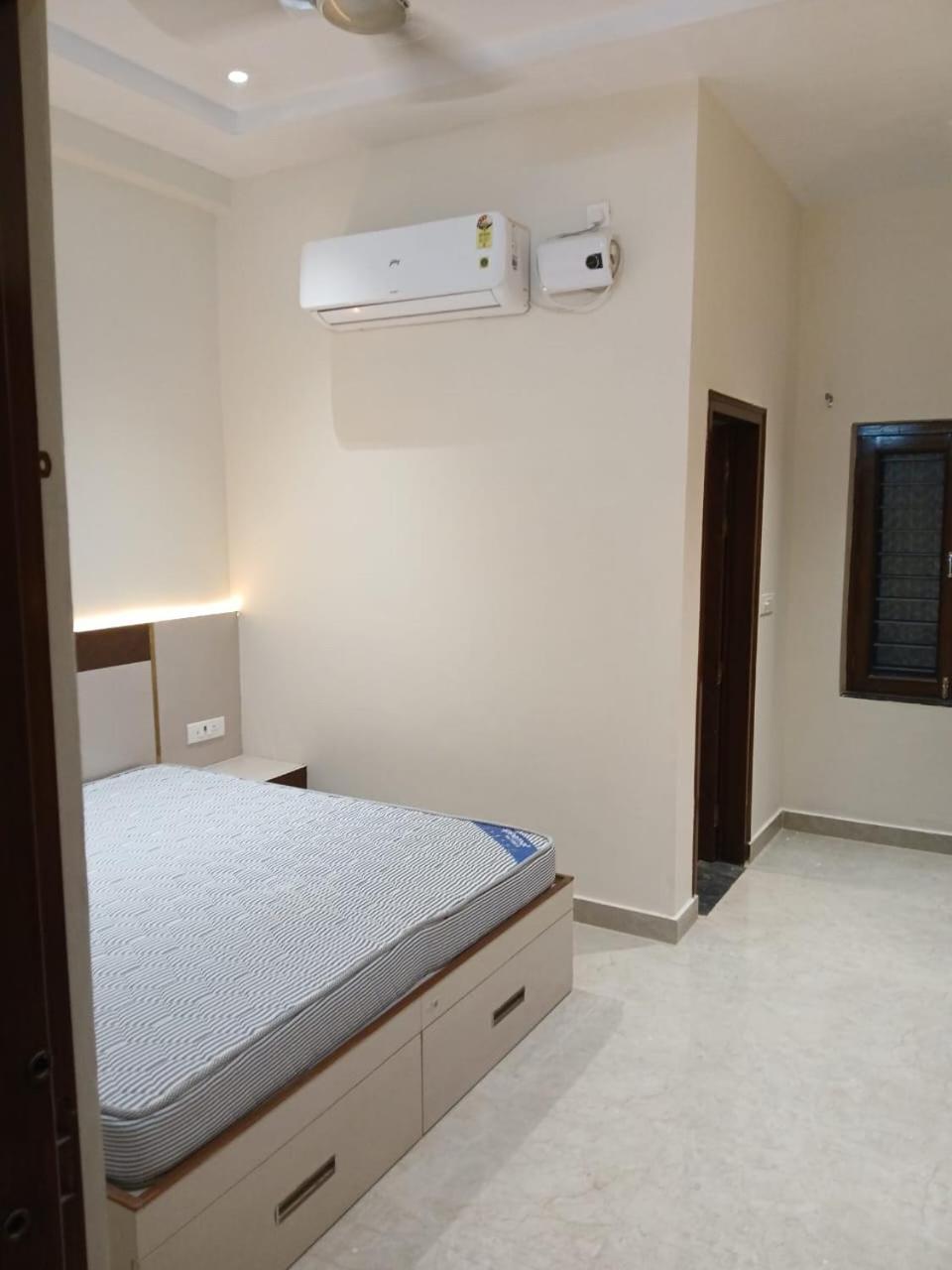 Hotel Jaipur In, Jatipura Parikrama Marg Near Mukharvind Temple Govardhan Екстер'єр фото