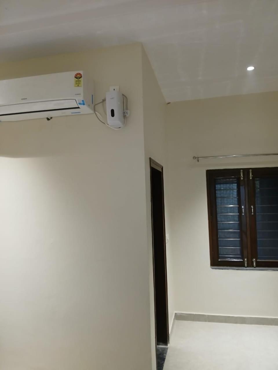 Hotel Jaipur In, Jatipura Parikrama Marg Near Mukharvind Temple Govardhan Екстер'єр фото